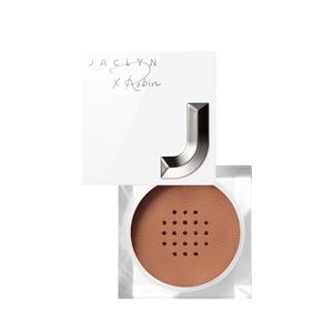 Jaclyn x Robin Powder Move Lose Powder Sheer Tan